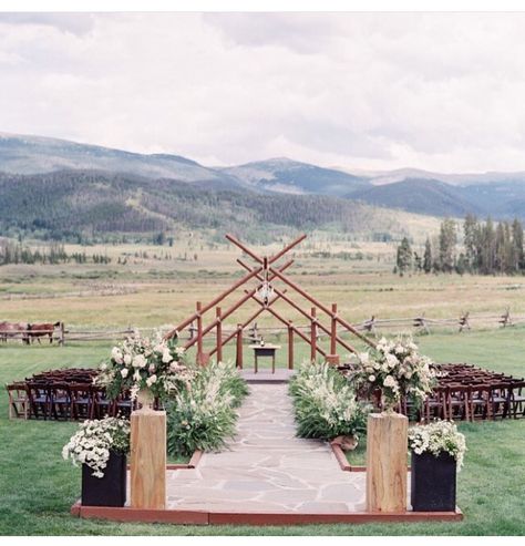 Oh my Venue Design, Colorado Ranch, Ranch Wedding Venue, Wedding Lounge, Yosemite Wedding, Lounge Ideas, Rustic Wedding Venues, Ceremony Ideas, Salou