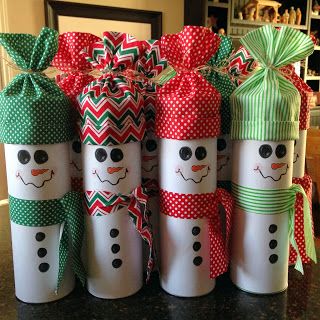 Christmas Neighbor Gift?  Snowmen made from a Pringles Can! Diy Gift For Kids, Christmas Neighbor, Pringles Can, Chirstmas Gift, Bags Making, Neighbor Christmas Gifts, Plaid Christmas Decor, Christmas Crafts For Kids To Make, Craft Ideas For Kids