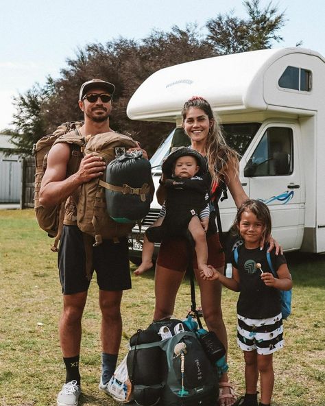 Family Roadtrip Photography, Camping Gear Essential, Dream Life Aesthetic Family Travel, Granola Family Aesthetic, Family Camping Aesthetic, Granola Family, Premade Camping Meals, Kids Camping Activities, Packing For Camping