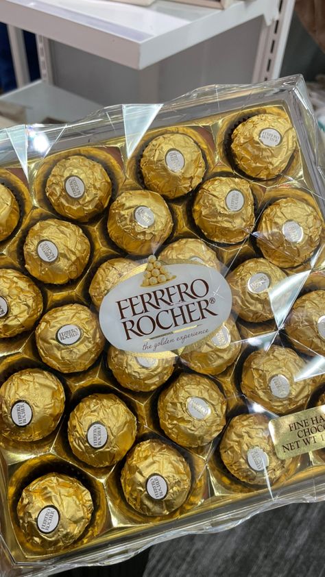 Chocolate Valentines, Expensive Chocolate, Delicious Food Image, Valentines Aesthetic, Eating Food Funny, Food Drink Photography, Gourmet Chocolate, Ferrero Rocher, Snap Food