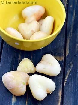 Fresh Water Chestnut Glossary |Health Benefits, Nutritional Information + Recipes with Fresh Water Chestnut | Tarladalal.com Water Chestnuts Benefits, Floating Leaves, Chestnut Recipes, Foodie Pics, Dumpling Filling, Water Chestnut, Indian Foods, Water Chestnuts, Vegetarian Indian