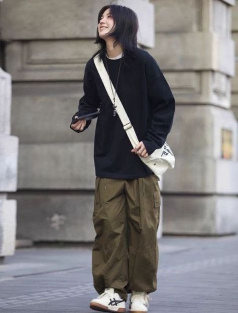 Casual Tomboy Outfits, Tomboyish Outfits, Tomboy Outfit Ideas, Baggy Outfit Ideas, Boyish Outfits, Boyish Style, Japan Trip, Baggy Clothes, Style Japonais