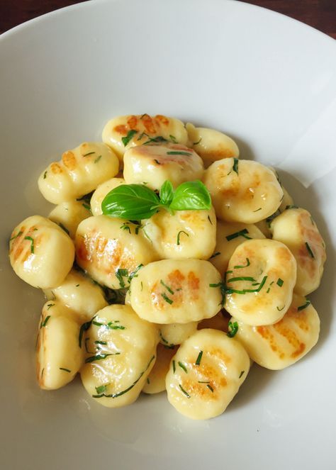 Lemon Gnocchi, Make Gnocchi, Homemade Gnocchi, Pasta Fatta In Casa, Gnocchi Recipes, Think Food, Idee Pasto Sano, Homemade Pasta, Gnocchi