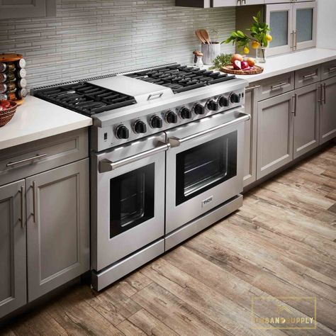 Thor Kitchen 48" 6.8 cu. ft. Double Oven Gas Range in Stainless Steel (LRG4807U) THOR Kitchen offers the power and performance of a premium professional appliance at a practical price. The THOR Kitchen 48 Inch Gas Range is a stainless steel machine that is designed with professional features and functionality. With powerful burners, continuous grates, and a commercial convection fan, this range takes everything from prime rib to snickerdoodles to the next level. Oh, and did we mention the 15,000 White Counter Kitchen, Kitchen Pantry Design Storage, Ranch Kitchen Ideas, Thor Appliances, Kitchen Stove Ideas, Modern Oven, Professional Kitchen Appliances, 48" Range, Commercial Style Kitchen