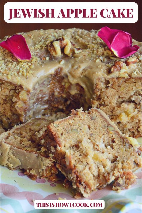 Jewish Deserts, Best Jewish Apple Cake Recipe, Jewish Apple Cake Recipe, Jewish Apple Cake, Jewish Desserts, Moist Apple Cake, Seder Meal, Cinnamon Desserts, Jewish Feasts