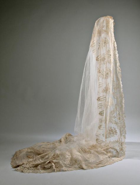 Wedding veil | McCord Museum 19th Century Wedding, Period Wedding, Finland Summer, Romantic Settings, Wedding Headpieces, Beautiful Beach Wedding, Victorian Wedding, Historic Clothing, Time Periods