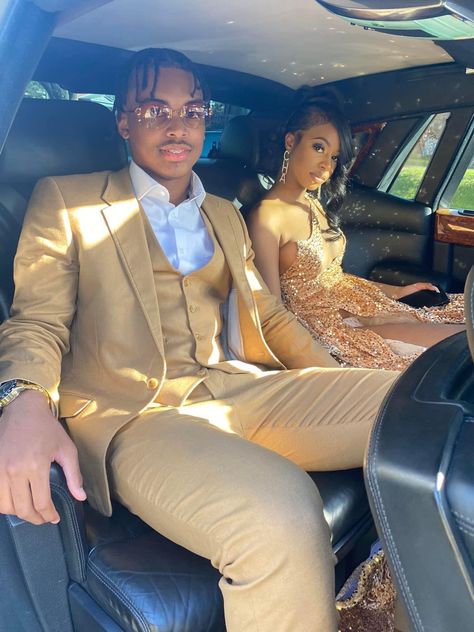 Junior Prom Dresses 2023, Gold Suit Prom, Homecoming Colors For Couples, Brown Prom Suit, Prom Couples Outfits Matching, Jr Prom Dresses, Prom 2k23, Formal Poses, Prom Pictures Couples Black