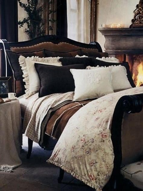 Ralph Lauren Home Bedroom, Ralph Lauren Decor, Ralph Lauren Bedroom, Ralph Lauren Bedding, Dark Bedroom, Ultra Luxury, Floating Bed, Bed Linen Design, Bedroom Furnishings