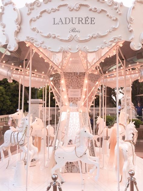 Carousel Decorations, Carousel Wallpaper, Carousel Aesthetic, Carousel Party, Event Entrance, Carousel Birthday, Carnival Themed Party, Baby Gender Reveal, Peach Wedding