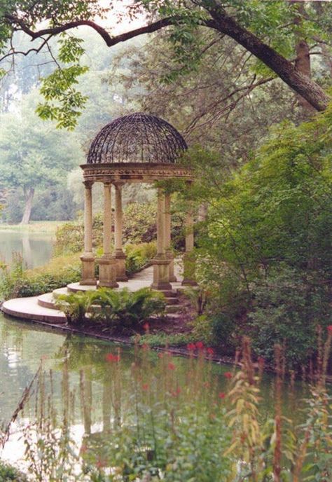 Gazebo By The Lake, Large Flower Gardens, Gazebo On Water, Garden Italian Style, Houses By Lakes, Italian Rose Garden, Gazebo With Flowers, Garden Gazebo Aesthetic, Gazebo In Garden