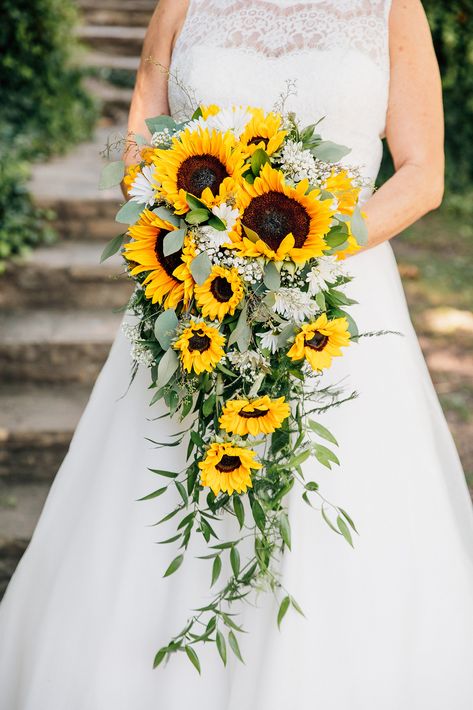 Bride Sunflower Bouquet, Sunflower Bride Bouquet, Wedding Bouquets Bride Sunflower, Sunflower Bride Bouquets, Country Sunflower Wedding, Sunflowers For Wedding, Wedding Sunflower Bouquets, Wedding Flowers With Eucalyptus, Sunflower Wedding Hairstyles