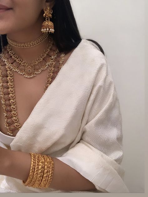 Indian wedding temple jewelry Royal Curtains, Statement Jewelry Outfit, South Asian Jewelry, Desi Jewellery, Indian Royalty, Vintage Indian Jewelry, Smart Casual Women Outfits, Hand Knitting Diy, Indian Wedding Jewelry Sets