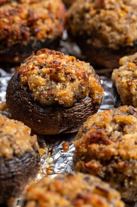 Appetizers For Dinner Main Dishes, Classic Stuffed Mushrooms, Easy Stuffed Mushroom Recipe, Stuffed Mushrooms Easy, Baby Bella Mushrooms, Mushroom Appetizers, Stuffed Mushroom, Party Appetizer, Beef Dishes