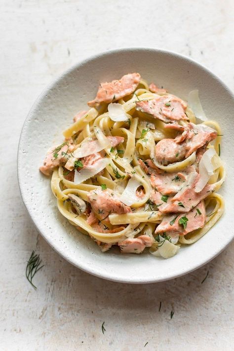 Pasta With Dill, Lemon Dill Salmon, Dill Sauce For Salmon, Pasta With Lemon, Salmon Pasta Recipes, Smoked Salmon Pasta, Lemon Dill Sauce, Dill Salmon, Garlic Butter Salmon