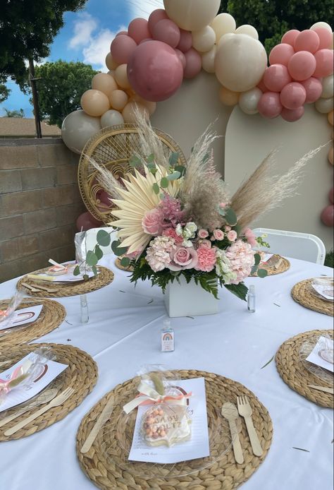 Girl Babyshower Decoration Ideas, Pink Boho Birthday Party, Boho Sprinkle Shower Ideas, Table Setting For Baby Shower Girl, Boho Rainbow Gender Reveal Party, Baby Shower Themes Girl Boho, Boho Rainbow Shower Ideas, Boho Shower Decorations, Boho Bautizo Decor