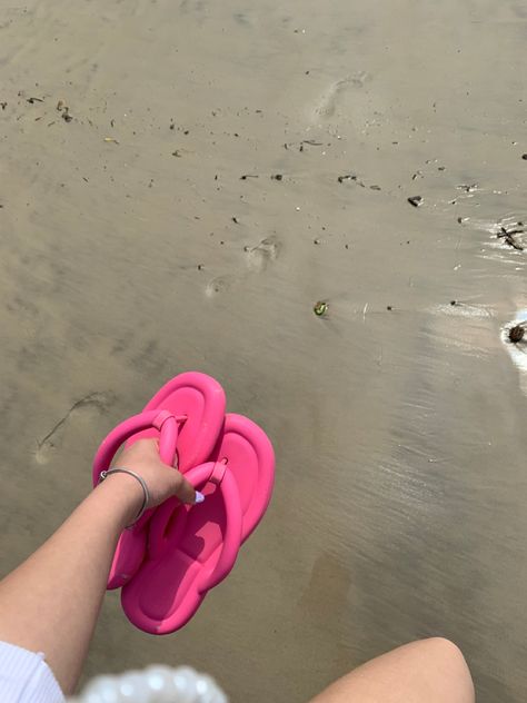 Swimsuit Aesthetic, Slippers Outfit, Instagram Feed Planner, Shoes Business, Gym Pictures, Pink Slippers, High Heel Slippers, Beach Slippers, Good Thoughts Quotes