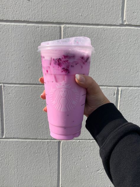 Dragon fruit lemonade refresher with a splash of cream (trust me)⭐️⭐️⭐️⭐️ Lemonade Refresher, Dragon Fruit Lemonade, Fruit Lemonade, Star Bucks, Cold Starbucks Drinks, Diy Drinks, Drink Ideas, Starbucks Drinks, Dragon Fruit