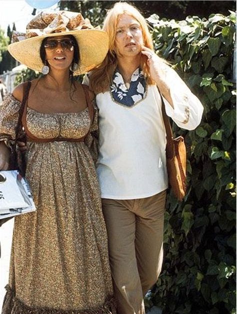 Pregnant Cher with then husband Gregg Allman Cher Pregnant, Vintage Maternity Clothes, Young Cher, Cher And Sonny, Gregg Allman, Cher Photos, Vintage Maternity, Pregnant Celebrities, Famous Faces