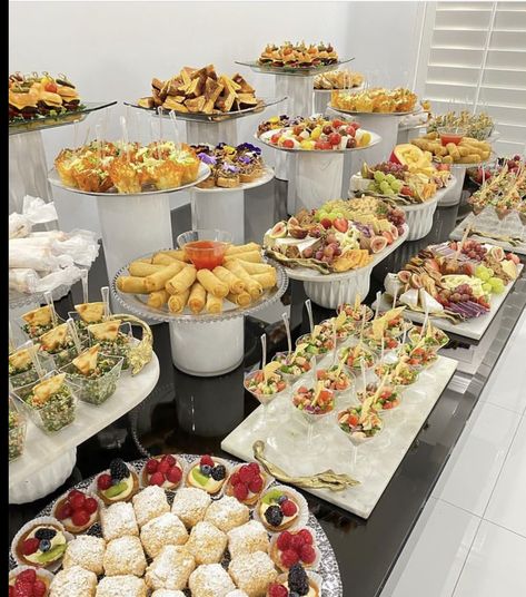 Canapes Set Up Ideas, Finger Food Set Up Ideas, Banquet Food Ideas Buffet Tables, Elegant Food Display Ideas, Food Set Up For Party, Bbq Buffet Table Ideas, Finger Food Table Ideas, Chinese Food Catering, Finger Food Table