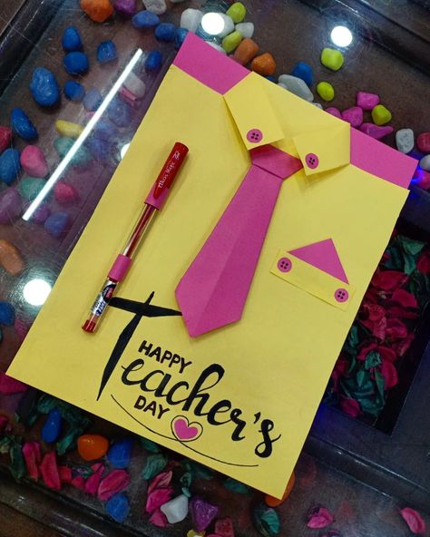 Teachers Day Related Drawing, Teachers Day Gifts Handmade Diy, Happy Teacher's Day Crafts, Handmade Invitation Cards For Teachers, Teachers Day Invitation Card Ideas Handmade, Teachers Day Card For Male Teacher, Teachers Day Card With Pen, Teachers Day Bouquet Ideas, Teachers Day Surprise Ideas