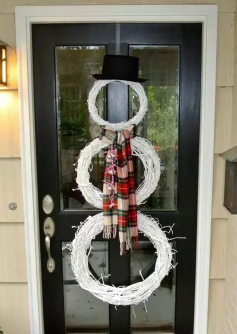 32 Whimsical Snowman Christmas Decor Ideas - Shelterness Ideas Decoracion Navidad, Wreath Snowman, Wooden Snowmen, Fund Raiser, Snowman Christmas Decorations, Primitive Snowmen, Snowman Wreath, Xmas Wreaths, Snowman Decorations