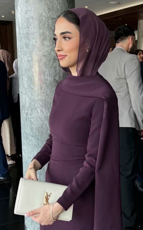 Hijabi Engagement, Elegant Dresses Hijab, Hijabi Evening Dresses, Modest Wedding Guest Outfit, Hijabi Graduation Outfits, Elegant Hijab Outfit, Hijabi Prom Dress, Modest Graduation Outfit, Classy Hijab Outfits