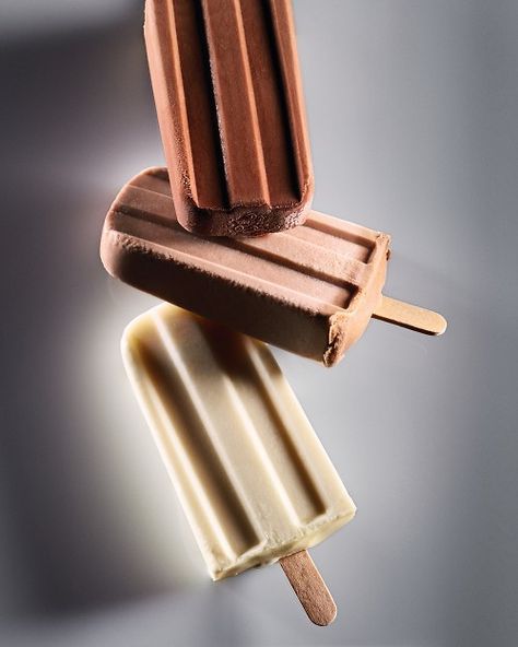 Hot-Cocoa Ice Pops Ice Pop Recipes, Frozen Cocktail, Martha Stewart Recipes, Hot Cocoa Recipe, Frozen Hot Chocolate, Fudge Bars, Cocoa Recipes, Cold Treats, Ice Pop