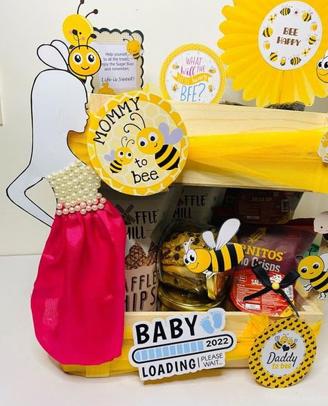 Mom To Be Gift Ideas Basket, Mom To Be Hamper Gift Ideas, Bee Blessed, Baby Shower Bouquet, Handmade Hamper, Honey Bee Theme, Baby Shower Hamper, Shower Bouquet, Kids Package