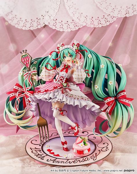 Strawberry Miku, Vocaloid Figures, Hatsune Miku 15th Anniversary, Miku Figures, Anime Figurine, Anime Figurines, 15th Anniversary, Figure Poses, Anime Dolls