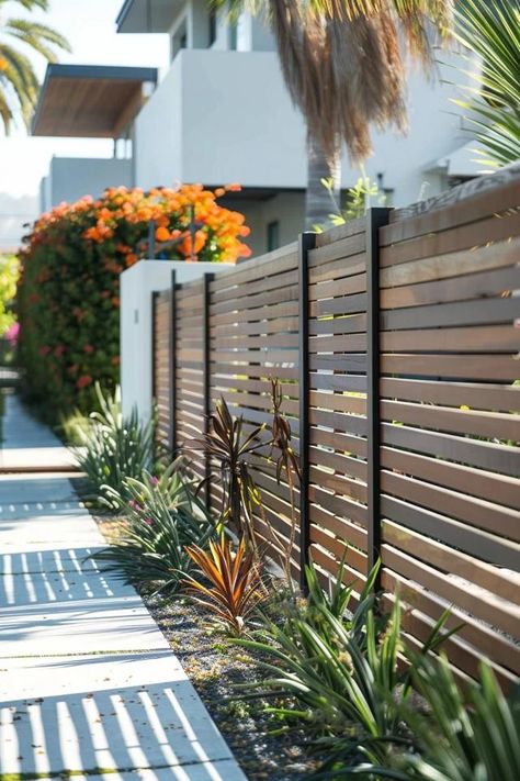 Modern Front Yard Fence Ideas: Stylish Designs Fence Ideas For Small Yard, Cheap Front Fence Ideas, Low Fence Front Yard Modern, Modern Fencing Front Yard, Modern Front Fence Design, 3ft Fence Front Yard, 4 Ft Front Yard Fence, Fence In Front Of House, Privacy Front Yard