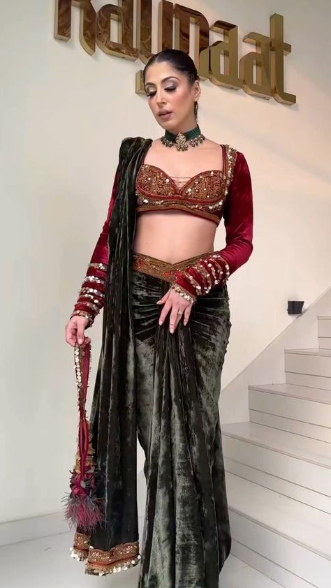 Velvet Wedding Dress Indian, Winter Marriage Outfit For Women, Skirt Suits For Women Indian, Skirt Indian Outfit, Velvet Lehenga Designs, Lehenga Draping Styles, Velvet Skirt And Top, Velvet Embroidery Design, Saree Draping Ideas