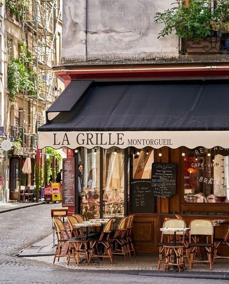 French Cafe Exterior, Streets In Paris, Cafe Exterior, Paris Luxury, Parisian Cafe, Parisian Life, French Cafe, Paris Cafe, Shop Fronts