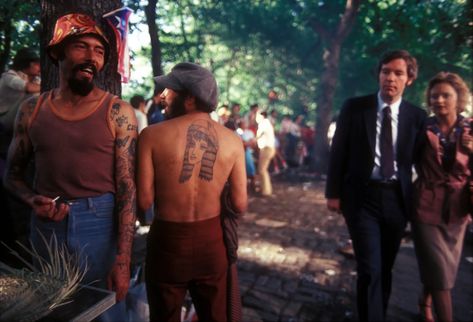 The Puerto Rican Lower East Side - The New York Times Arlene Gottfried, Studio 54 New York, Puerto Rican Day Parade, Photo New York, East Harlem, Puerto Rican Culture, Photobooth Pictures, First Communion Dresses, Lower East Side