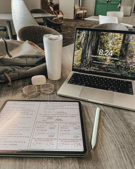 Study iPad Setups on Instagram: "What time do you usually go to sleep? 📸 @hara.studies Follow @thatipadvibe" College Ipad, Ipad Desk, Back To University, College Vision Board, Law School Inspiration, College Motivation, Vision Board Images, Aesthetic Notes, Healthcare Administration