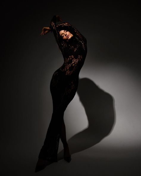 Lace Dress Photoshoot Ideas, Modelling Poses Photo Shoots, Poses For Runway Model, Editorial Posing Women, Black Dress Fashion Photography, Classy Editorial Photoshoot, Posing With A Dress, Classy Women Photoshoot, Pose For Models Photoshoot