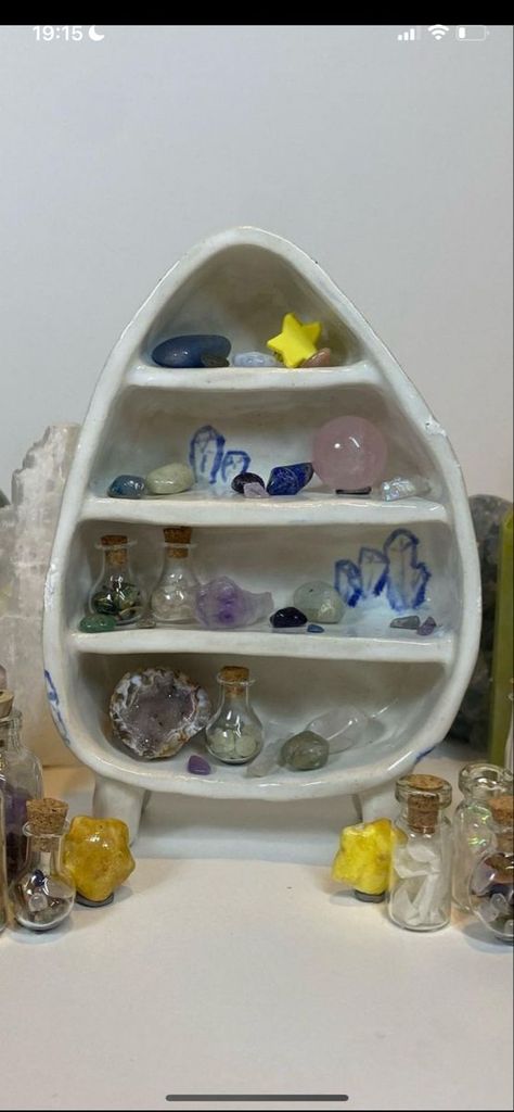 Diy Altar Shelf, Pottery Makeup Organizer, Pottery Crystal Holder, Unique Air Dry Clay Projects, Air Dry Clay Wall Shelf, Diy Ceramic Jewelry Holder, Diy Clay Crystal Holder, Diy Crystal Display Ideas, Air Dry Clay Shelves