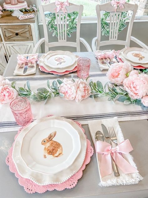 Easter Table Setting, Easter Spring Decor, Easter Table Settings, Tafel Decor, Easter Tablescapes, Easter Inspiration, Easter Decorations Dollar Store, Pink Easter, Easter Decorations Outdoor