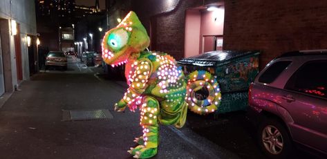 LED Color Sensing Chameleon Costume - Threads  #halloween #creativecostuming #costumes #threadsmagazine #contest Adult Minion Costume, Chameleon Costume, Minion Costumes, Lighting Pattern, Costume Works, Dinosaur Costume, Halloween Costume Contest, Costume Contest, Diy Costumes