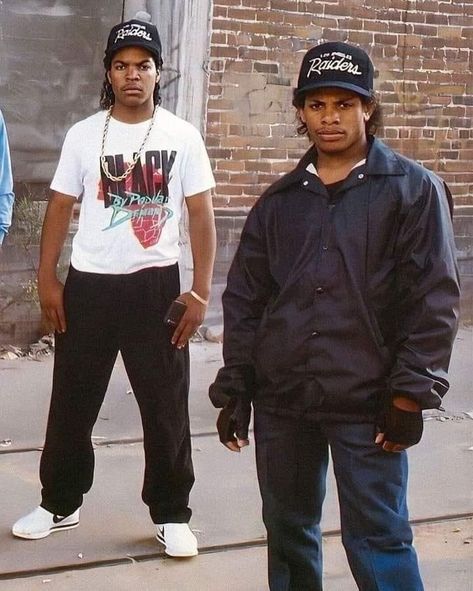 Ice Cube 80s, Eazy E And Ice Cube, 90s Hip Hop Outfits Men, Ice Cube 90s, Nwa 90s, Nwa Movie, Hip Hop Outfits Men, Latin Outfits, Eric Wright