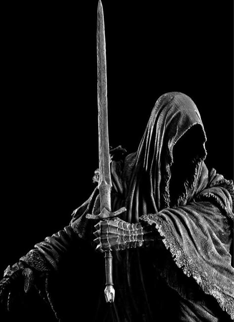 A Nazgul, a wraith, one that is neither living or dead, once a great king of Men, now a slave to his greed. Nazgul Tattoo, Witch King Of Angmar, Lotr Tattoo, Lord Of The Rings Tattoo, Middle Earth Art, Trippy Drawings, Lotr Art, Fellowship Of The Ring, Jrr Tolkien