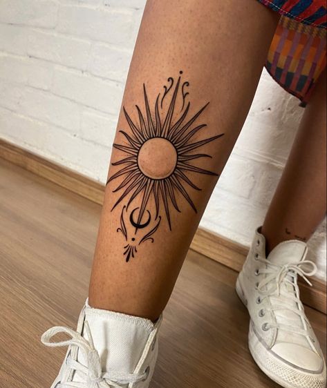 Mistletoe Tattoo, Tattoos Leg, Earthy Tattoos, Hippie Tattoo, On Tattoo, Neck Tattoos, Sun Tattoos, Full Body Tattoo, Tattoos Women