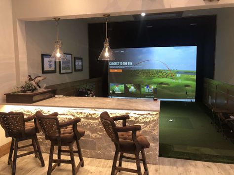 Golf Simulator Man Cave, Small Golf Simulator Room, Basement Golf Simulator, Golf Simulator Basement, Golf Simulator Bar, Indoor Golf Room, Golf Simulator Room Design, Golf Garage, Golf Man Cave