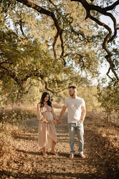 Simple Maternity Pictures Outdoor, Winery Maternity Pictures, Simple Outdoor Maternity Photos, Simple Maternity Shoot, Desert Maternity Photos, Romantic Maternity Photos, Boho Maternity Photos, Maternity Photography Poses Outdoors, Outdoor Maternity Photos