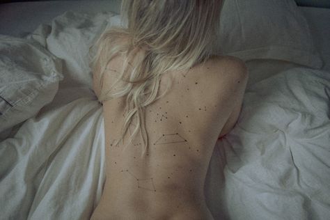 Daydreams : Ulrika Kestere Capricorn Constellation Tattoo, Celestial Tattoo, Delicate Tattoo, Bear Tattoo, Constellation Tattoos, Look At The Stars, Connect The Dots, Back Tattoos, Body Mods