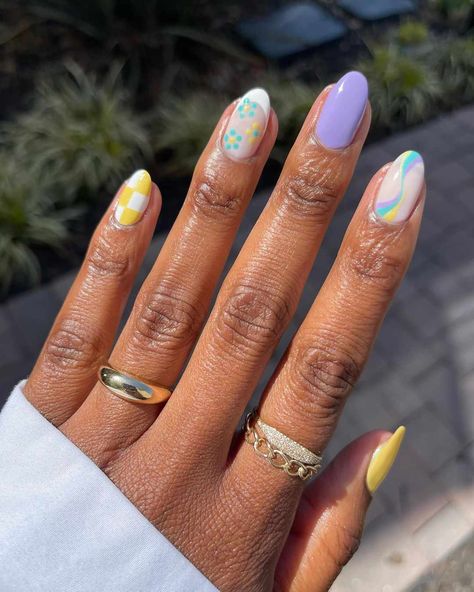 Short Nails 2022, Fun Nail Designs, Nail Designs For Short Nails, Designs For Short Nails, Milky Nails, Summer Nail Designs, Sally Hansen Miracle Gel, Floral Nail Designs, Nails 2022