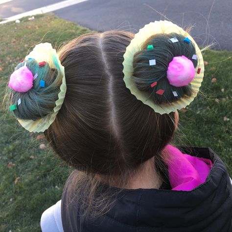 Cupcake hair buns for crazy hair day at school. Crazy Hair For Kids, Crazy Hat Day, Wacky Hair Days, Sweet Cupcakes, Crazy Hair Day, Wacky Hair, Dress Up Day, Crazy Hair Day At School, Crazy Hair Days