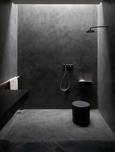 Charcoal Bathroom, Studio Ko, Masculine Bathroom, Copy Design, Bold Bathroom, Bathrooms Inspiration, Concrete Effect Paint, Bathroom Shower Design, Concrete Bathroom