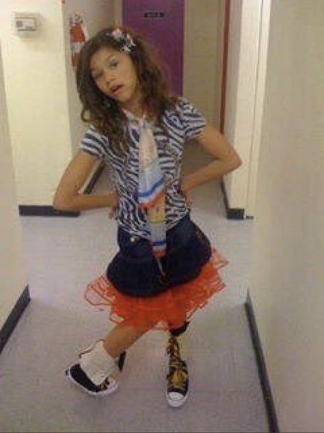 Young Zendaya, Zendaya 2014, Zendaya Swag, Zendaya Aesthetic, Claire Kyle, Dance Moms Funny, Zendaya Maree Stoermer Coleman, Moms Funny, Swag Era