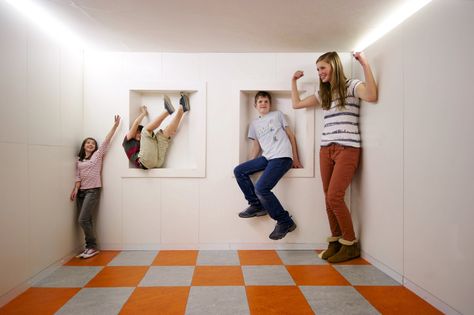 Ever wondered how our Ames Room works? Check out how you can miraculously shrink and grow.... Do you have any pictures of your visit to our Ames Room? We would love to see them smile emoticon Illusion Room, Billy Joel Christie Brinkley, Ames Room, Spotify Photo, Illusions Mind, Draw Perspective, Room Template, Illusion Photos, Photo Booth Design