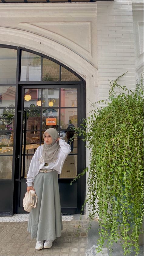 muslimah ootd Green Hijab, Muslimah Fashion Casual, Muslim Outfits Casual, Muslim Fashion Hijab Outfits, Casual Hijab Outfit, Outfit Hijab, Muslimah Aesthetic, Muslim Fashion Hijab, Muslim Outfits